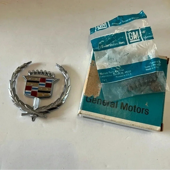 1971-1976 CADILLAC FLEETWOOD + 1971-1978 ELDORADO HOOD ORNAMENT NOS #3633594 - Picture 1 of 7